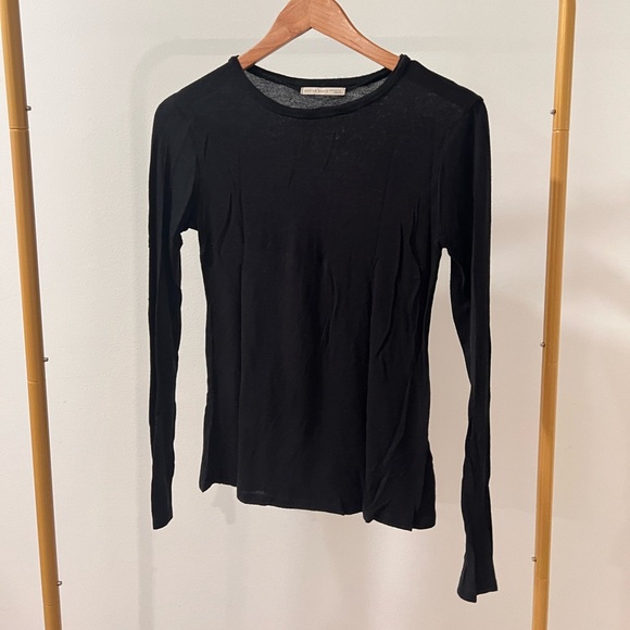 Active Basic Elegant Black Long Sleeve Tee - Picture 1 of 2